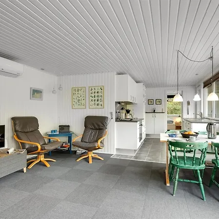 Dwerg - 300m To The Fjord By Interhome Lihme